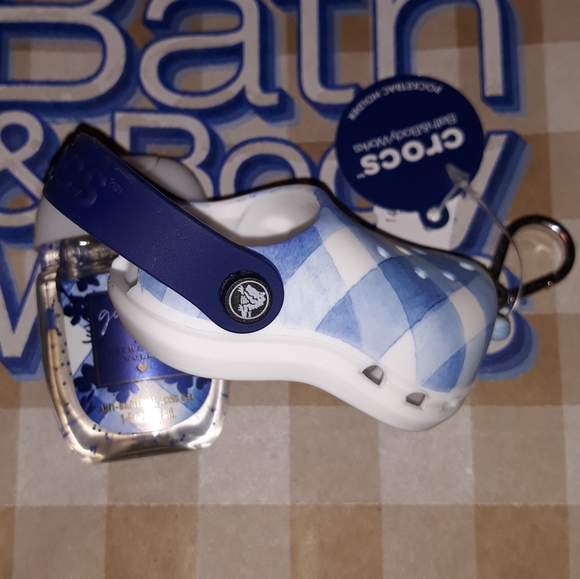 (New) Crocs X Bath & Body Works PocketBac Clip & Sanitizer Set - Picture 4 of 6